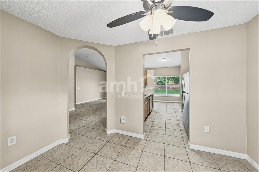 Building Photo - 2423 Hybrid Dr