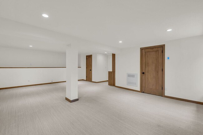 Building Photo - Pinebrook Luxury Remodeled Home