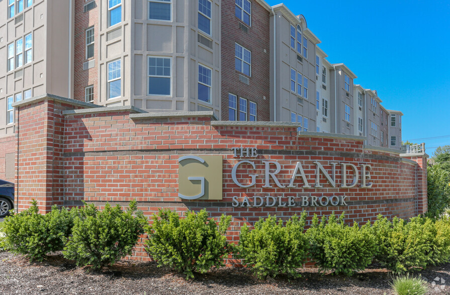 Building & Sign - The Grande Saddle Brook