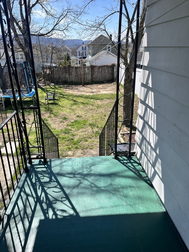 Building Photo - 239 Poplar St