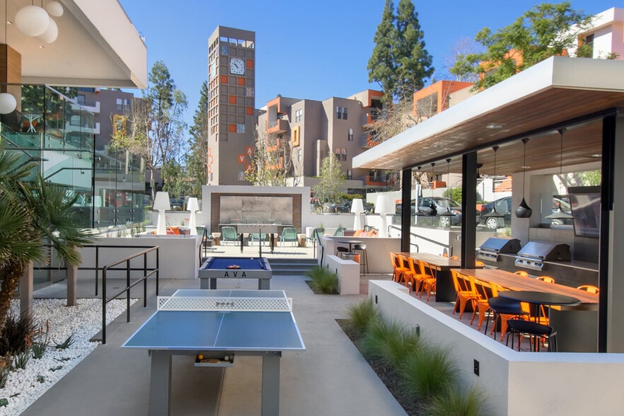 Building Photo - 10987 Bluffside Dr