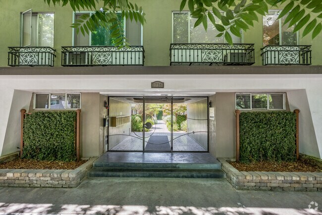 Entrance - 1510 18th St