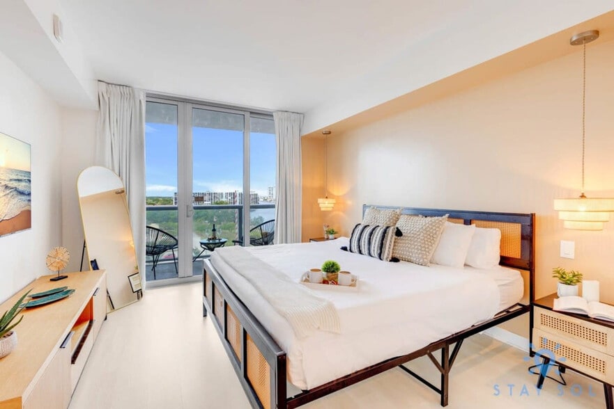 Building Photo - 2601 E Hallandale Beach Blvd