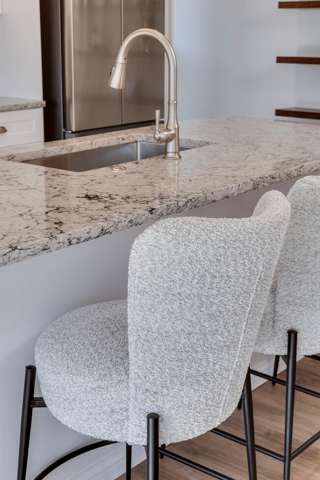 Building Photo - 7223 University Ave