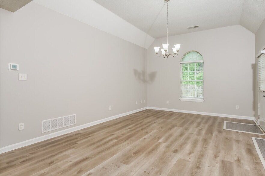 Building Photo - 8793 5 Oaks Dr W