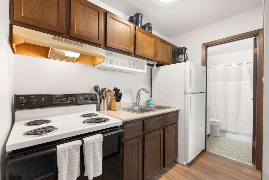 Building Photo - 2601 University Ave