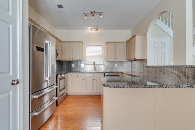 Building Photo - 331 Fountain River Dr