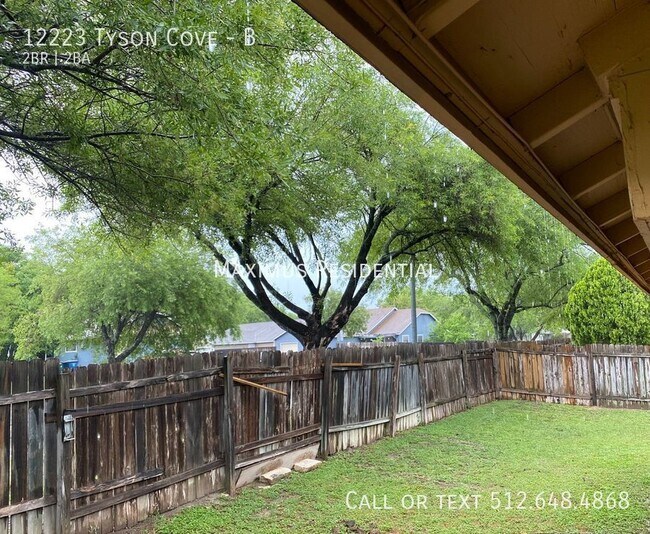 Building Photo - Well-Maintained N. Austin 2/2 - Easily Acc...