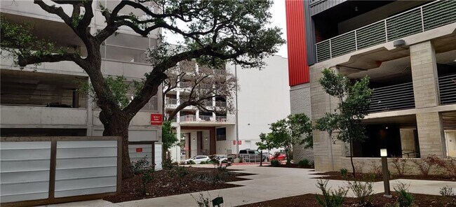 Building Photo - 4361 S Congress Ave