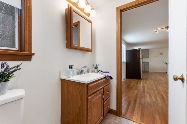 Building Photo - 47 Lake St