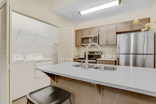 Building Photo - Haven Hills Apartments