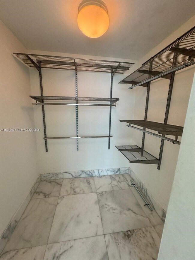 Building Photo - 1331 Brickell Bay Dr