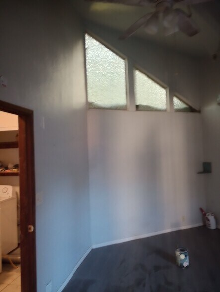 Building Photo - 2135 Rainbow Valley Blvd