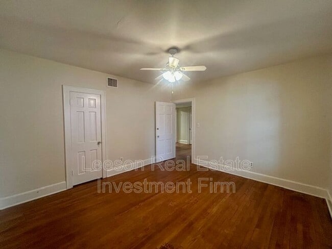 Building Photo - 446 Forest Ave