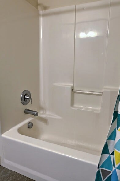 Building Photo - 618 NE Garswood Ln