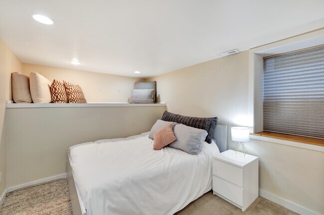 Building Photo - 7911 5th Ave NE