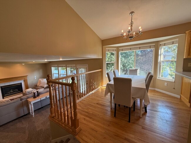 Building Photo - 212 E 900 N St