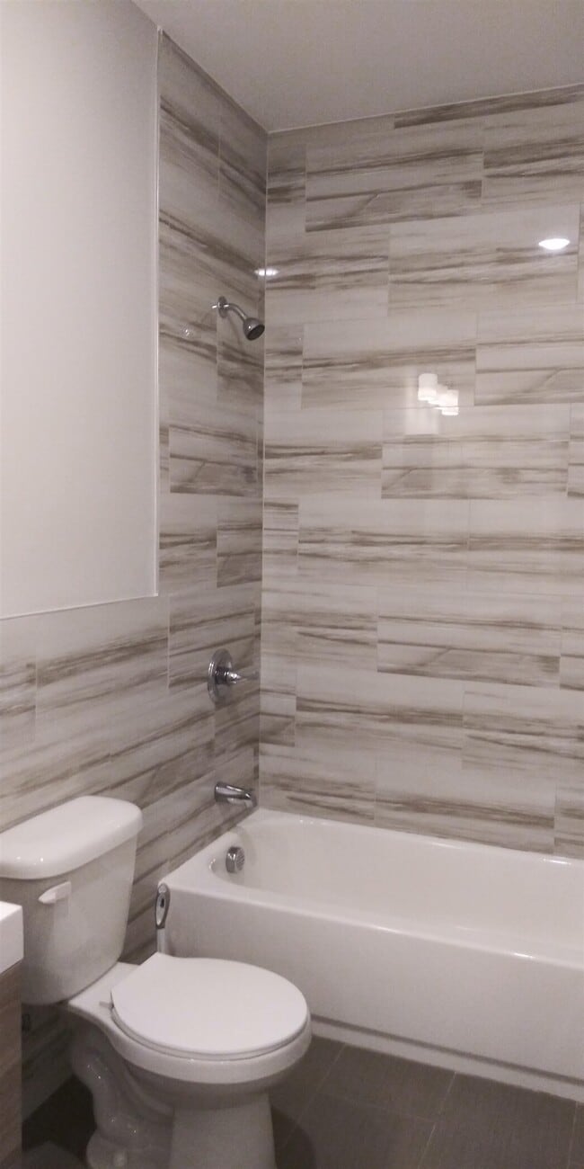 Building Photo - 801 Summit Ave