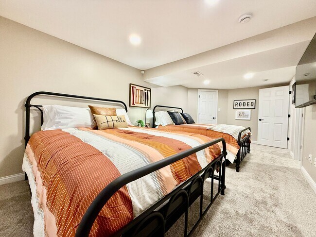 Building Photo - Brand new remodeled home in Monroe!