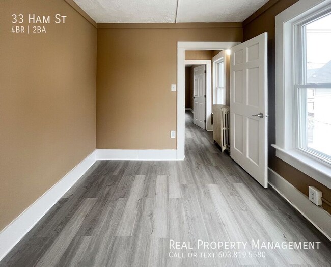 Building Photo - Spacious 4-Bedroom Apartment with Modern U...