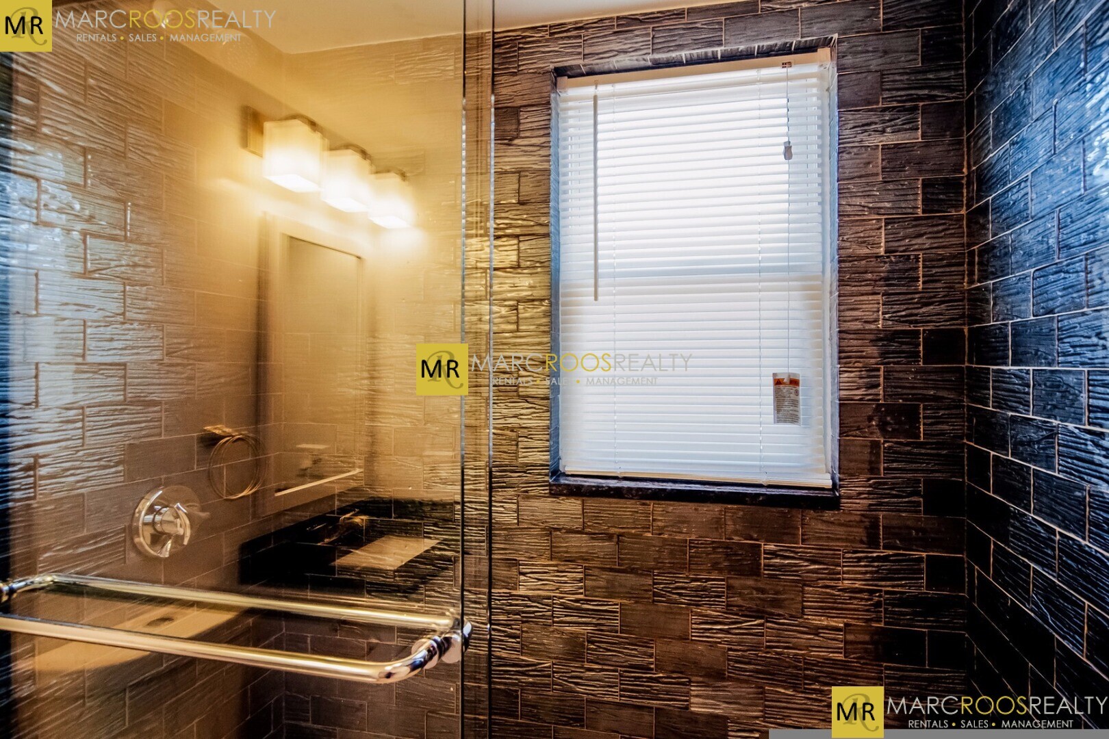 Building Photo - 230 Maverick St