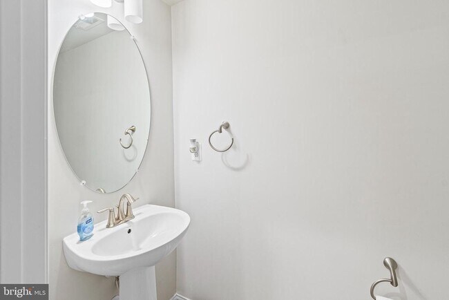 Building Photo - 7537 Crowley St