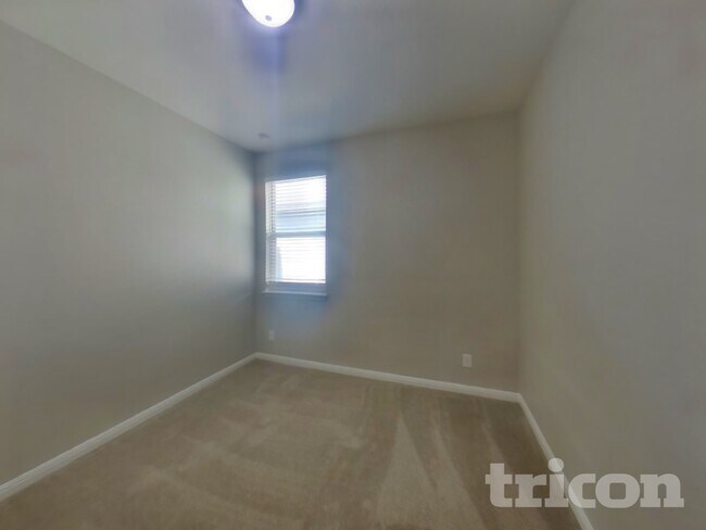 Building Photo - 13307 Badlands Bnd