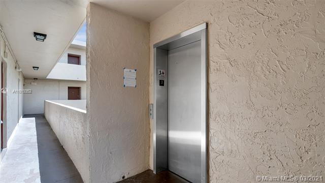 Building Photo - 10661 SW 108th Ave