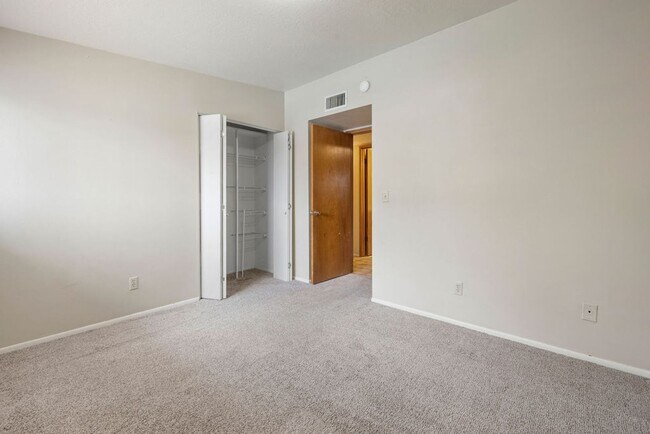 Building Photo - Eastside 4 Bedroom Home with Pool