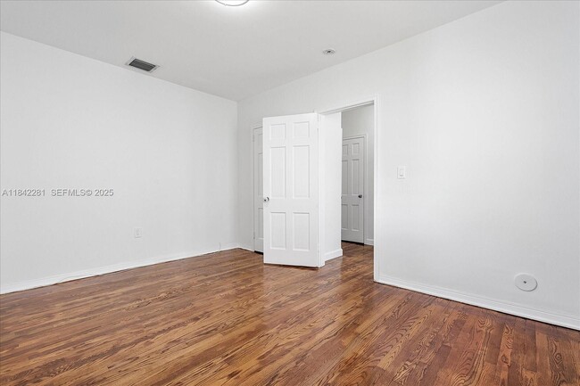 Building Photo - 8826 Emerson Ave