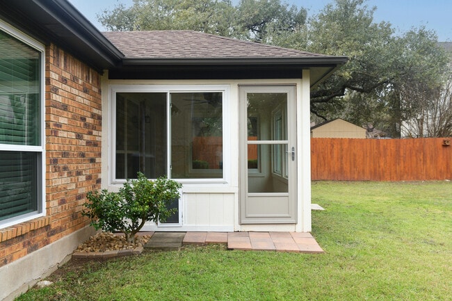 Building Photo - 6408 Back Bay Ln