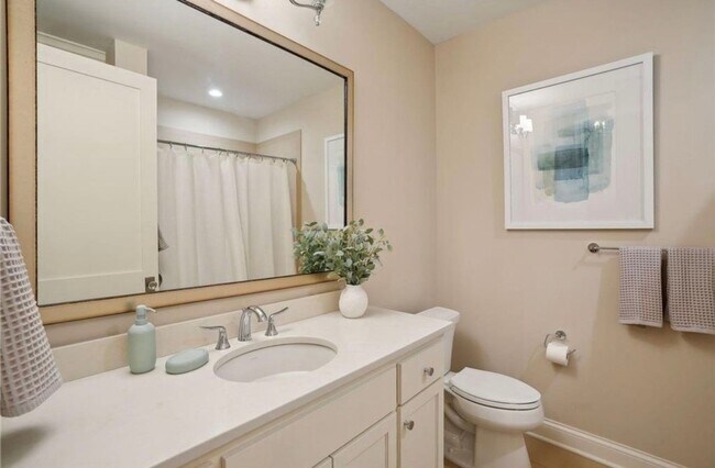 Building Photo - Beautiful 2 bedroom condo for rent