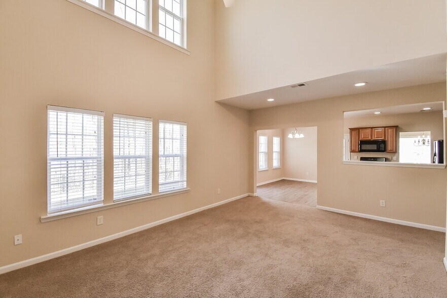 Building Photo - 1061 Southwood Dr