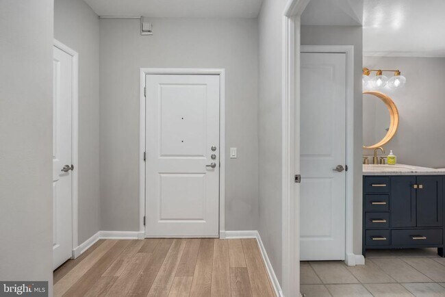 Building Photo - 1021 N Garfield St