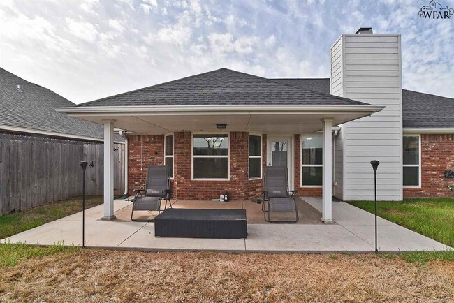 Building Photo - 5516 Chinaberry Dr