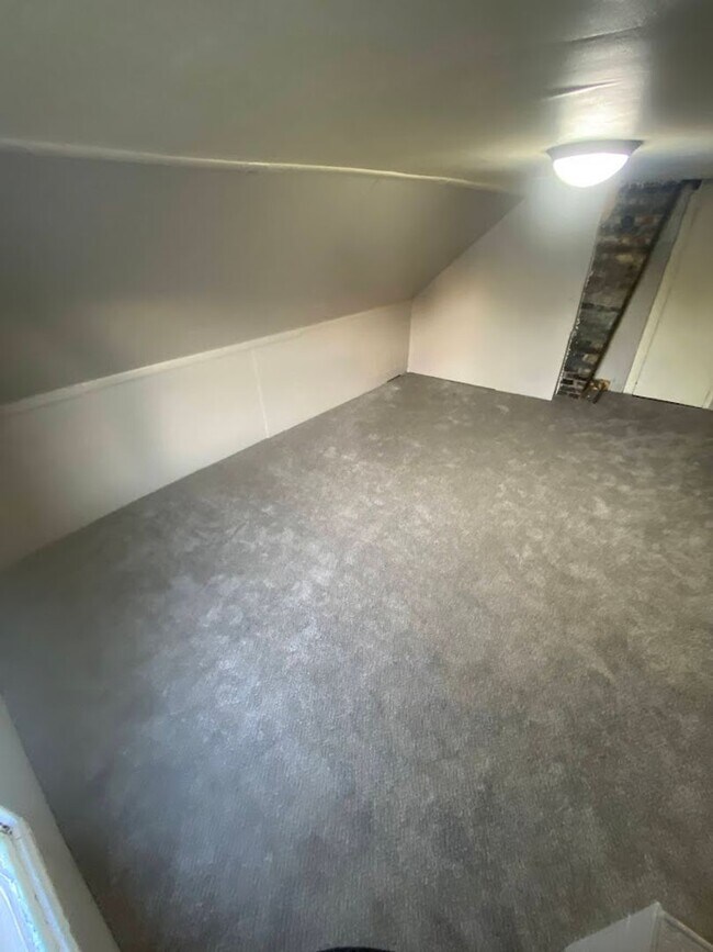 Building Photo - 2415 S 16th St.