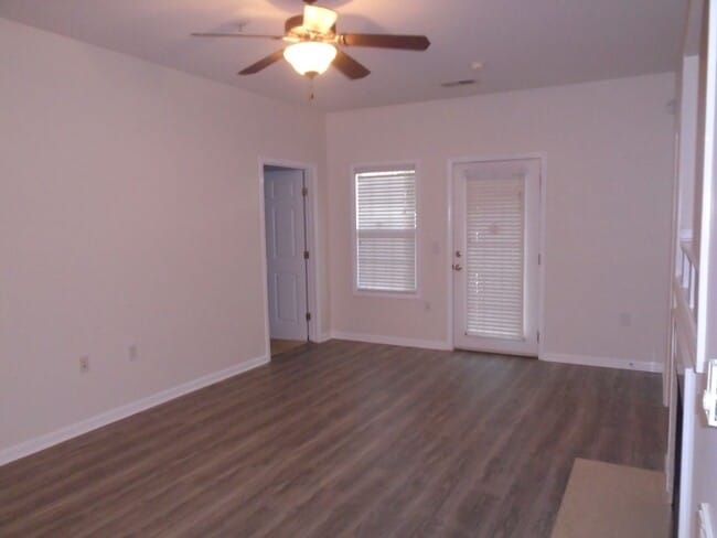 Building Photo - 635 Marshtree Ln