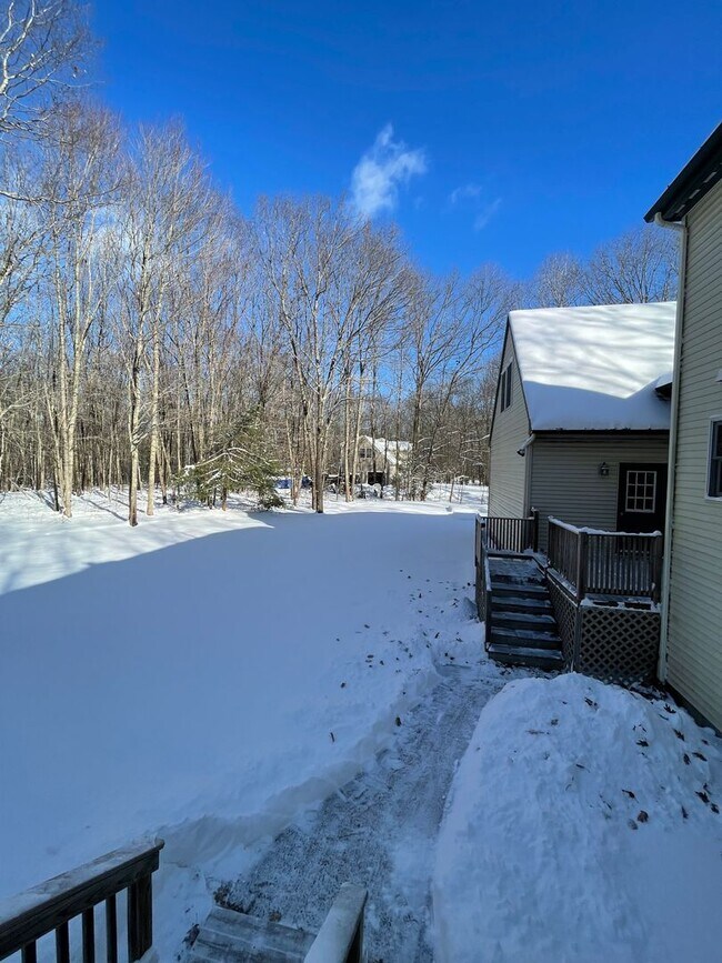 Building Photo - New listing!! A beautiful 3 bedroom 2.5 ba...