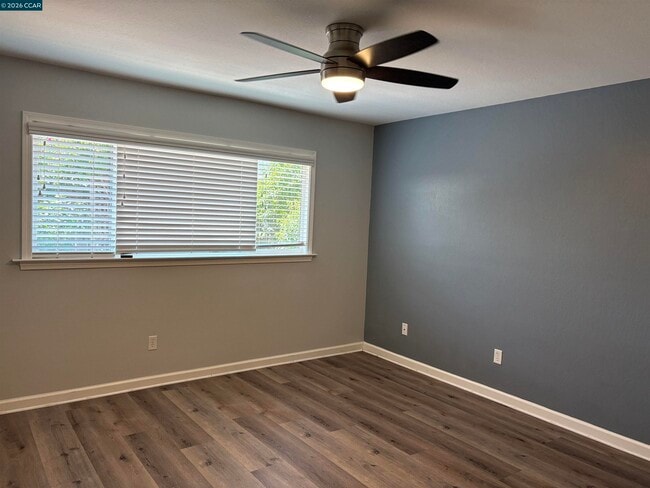 Building Photo - 757 Valley Green Dr