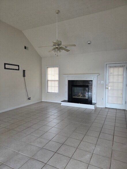 Building Photo - 1460 Scenic Brook Trl SW