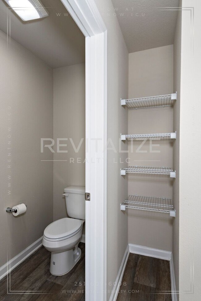 Building Photo - Stunning 2-Story 4 BD 2.5 BA House in Span...