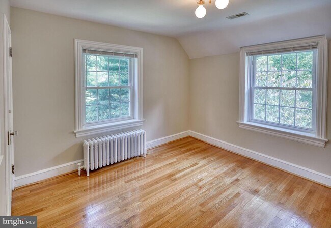 Building Photo - 6912 Oakridge Ave