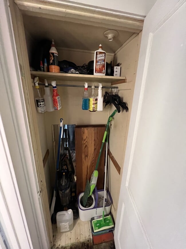 Building Photo - 1223 Bensch St