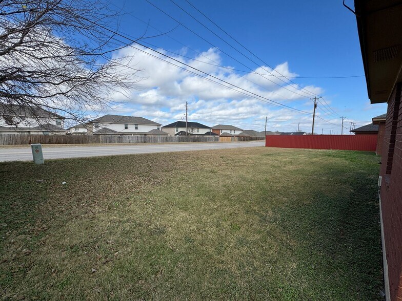 Building Photo - 4207 Deek Dr