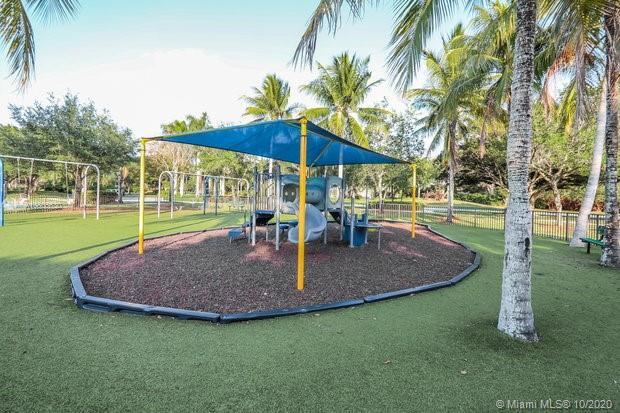 Building Photo - 2560 Jardin Manor
