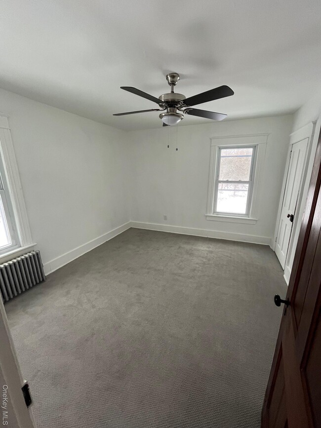 Building Photo - 5 Elm St