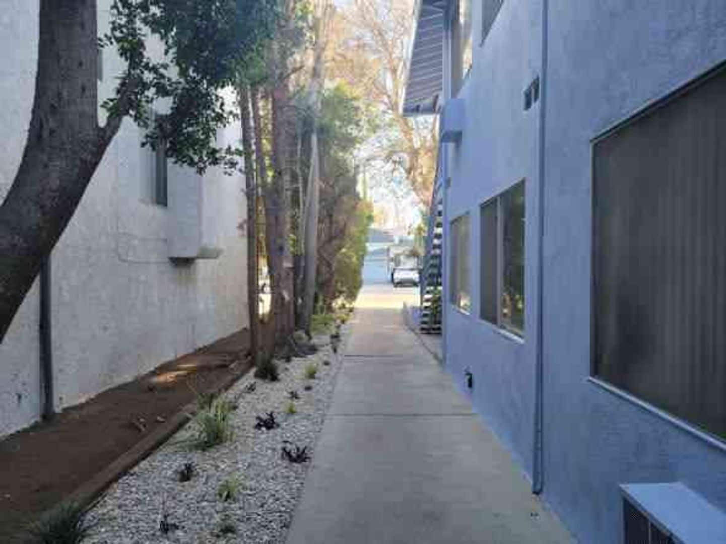 Building Photo - 4540 Vista Del Monte Ave