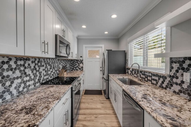 Building Photo - Renovated Spanish-Style 2/1 Beach Bungalow...