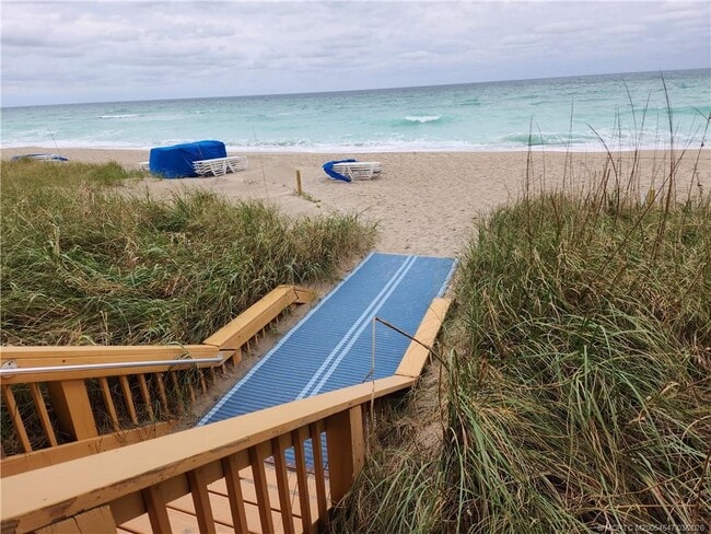 Building Photo - 10680 S Ocean Dr