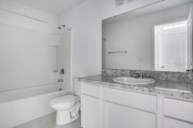 Building Photo - 433 Madison Dr